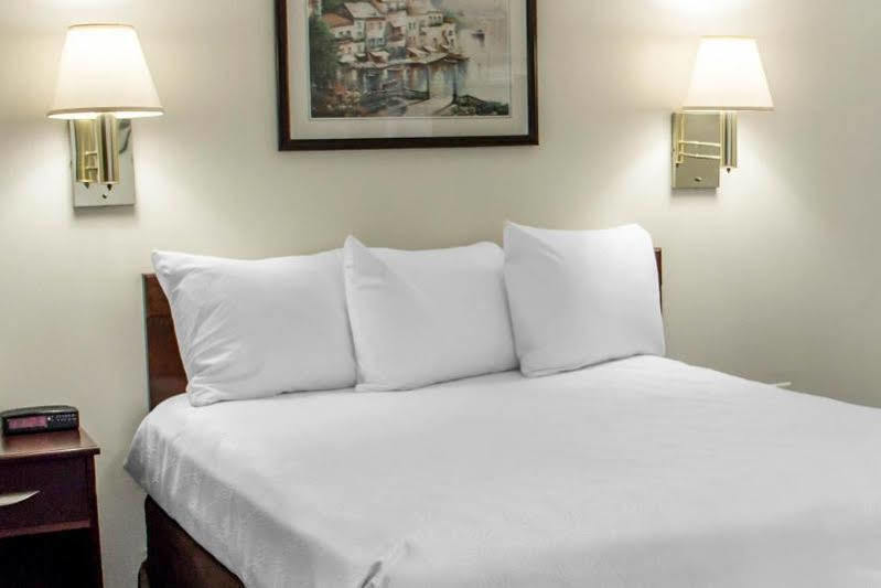 Motel 6-Greensboro, Nc - I-40 ภายนอก รูปภาพ